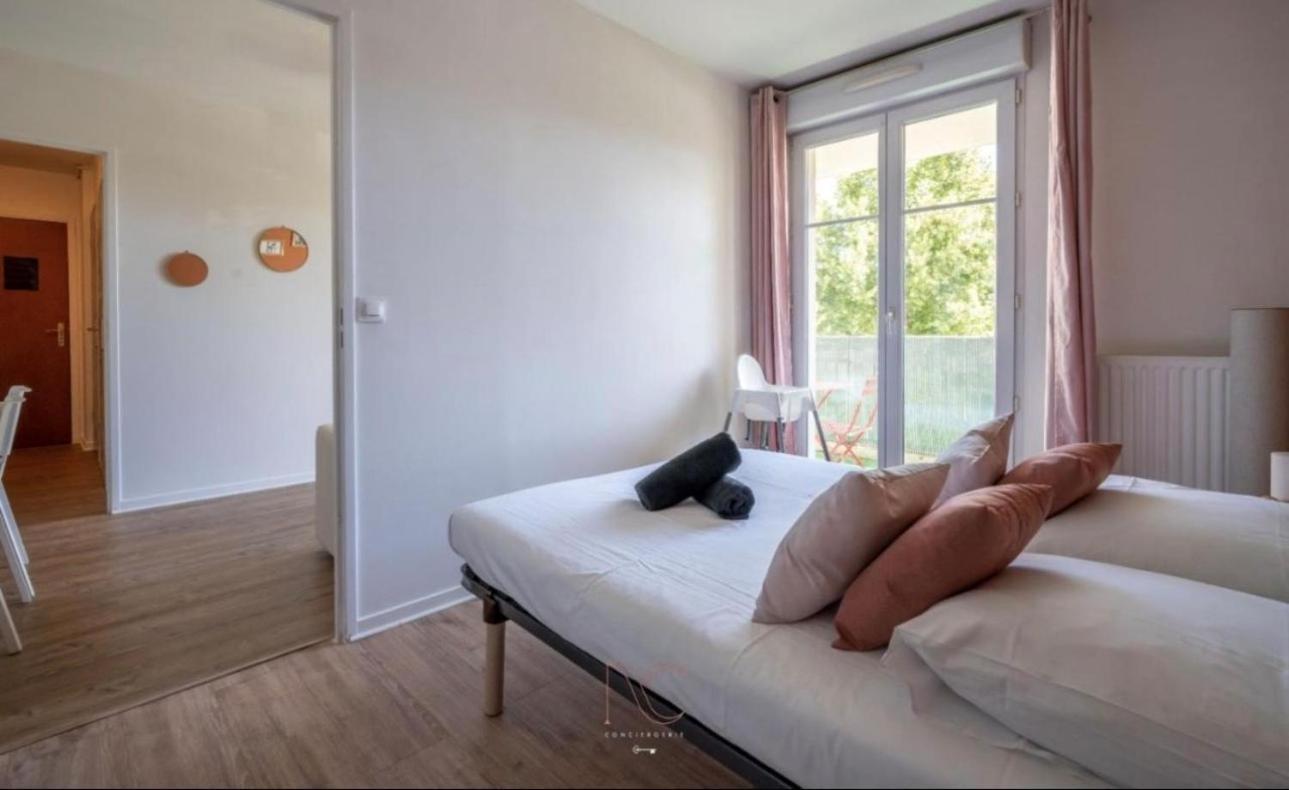 Appartement Castle - 10 Minutes De Disney Бюсси-Сен-Жорж Экстерьер фото