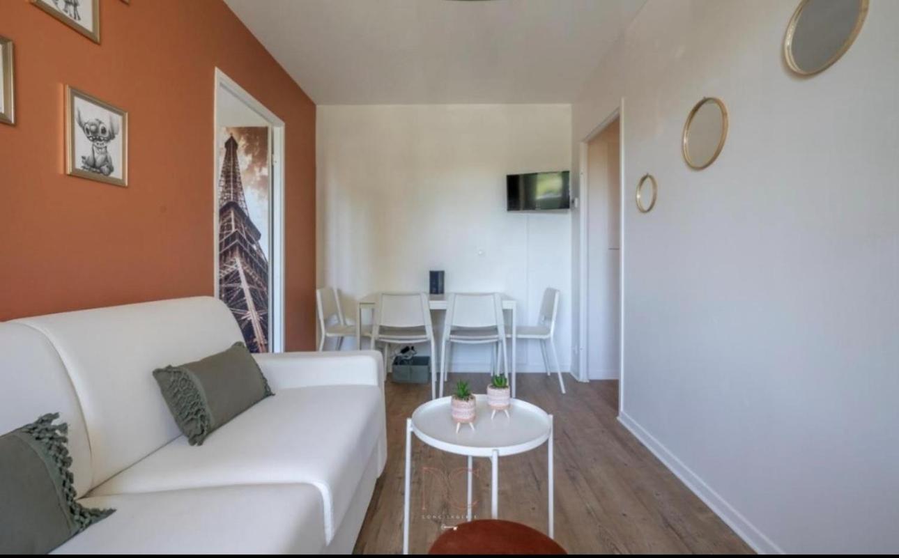 Appartement Castle - 10 Minutes De Disney Бюсси-Сен-Жорж Экстерьер фото