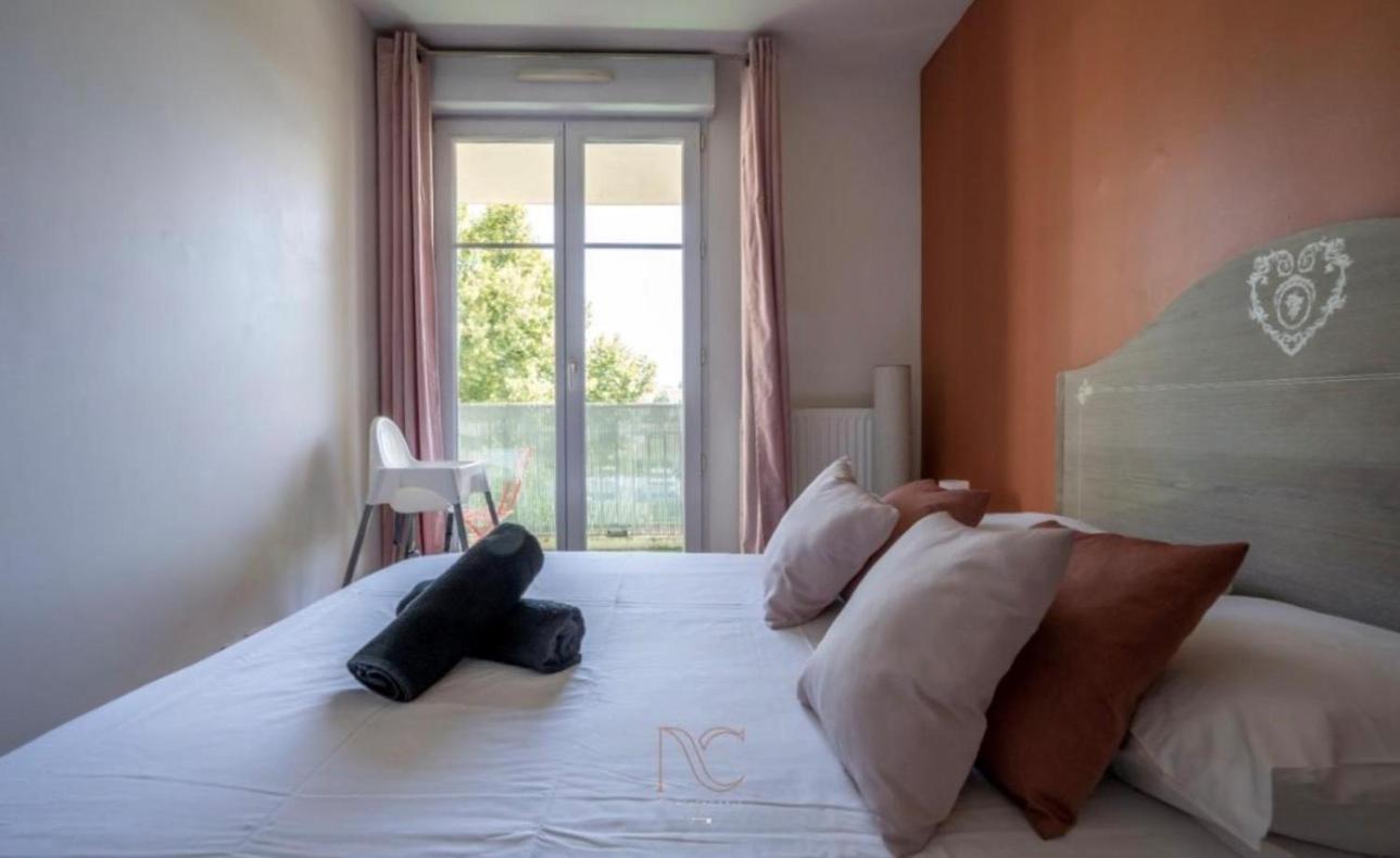 Appartement Castle - 10 Minutes De Disney Бюсси-Сен-Жорж Экстерьер фото