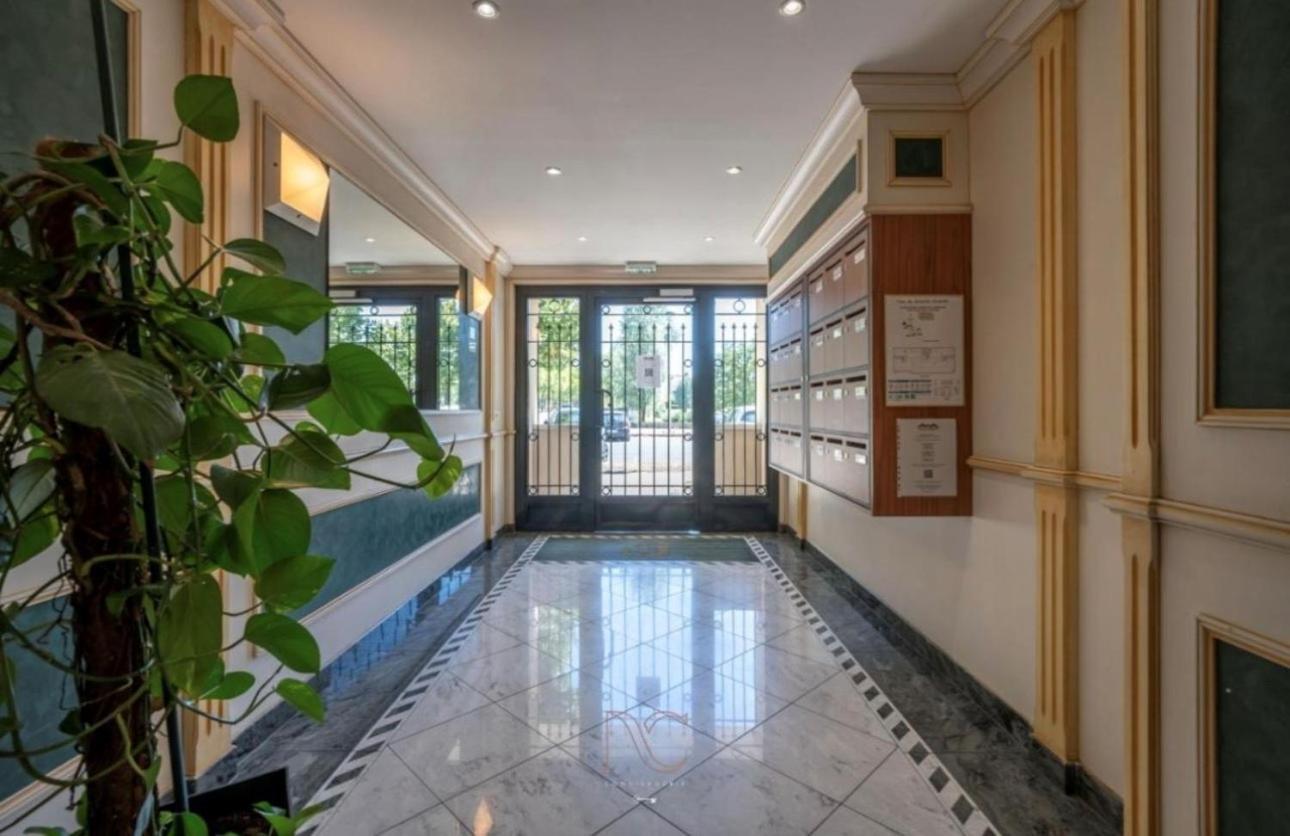 Appartement Castle - 10 Minutes De Disney Бюсси-Сен-Жорж Экстерьер фото