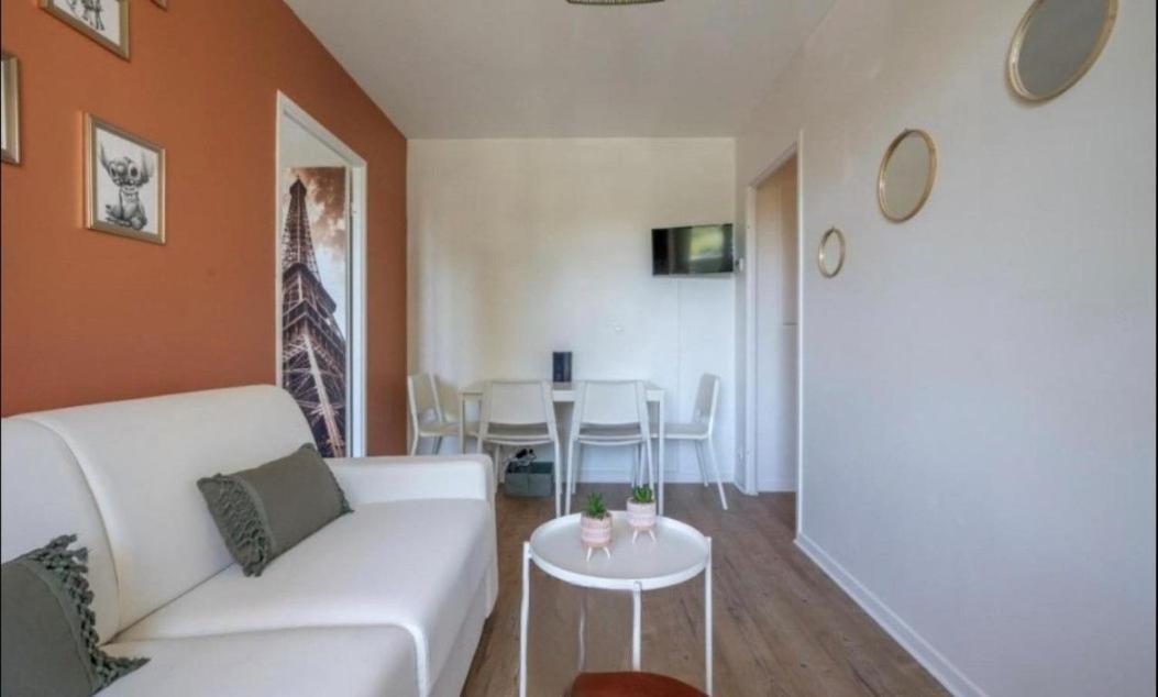Appartement Castle - 10 Minutes De Disney Бюсси-Сен-Жорж Экстерьер фото