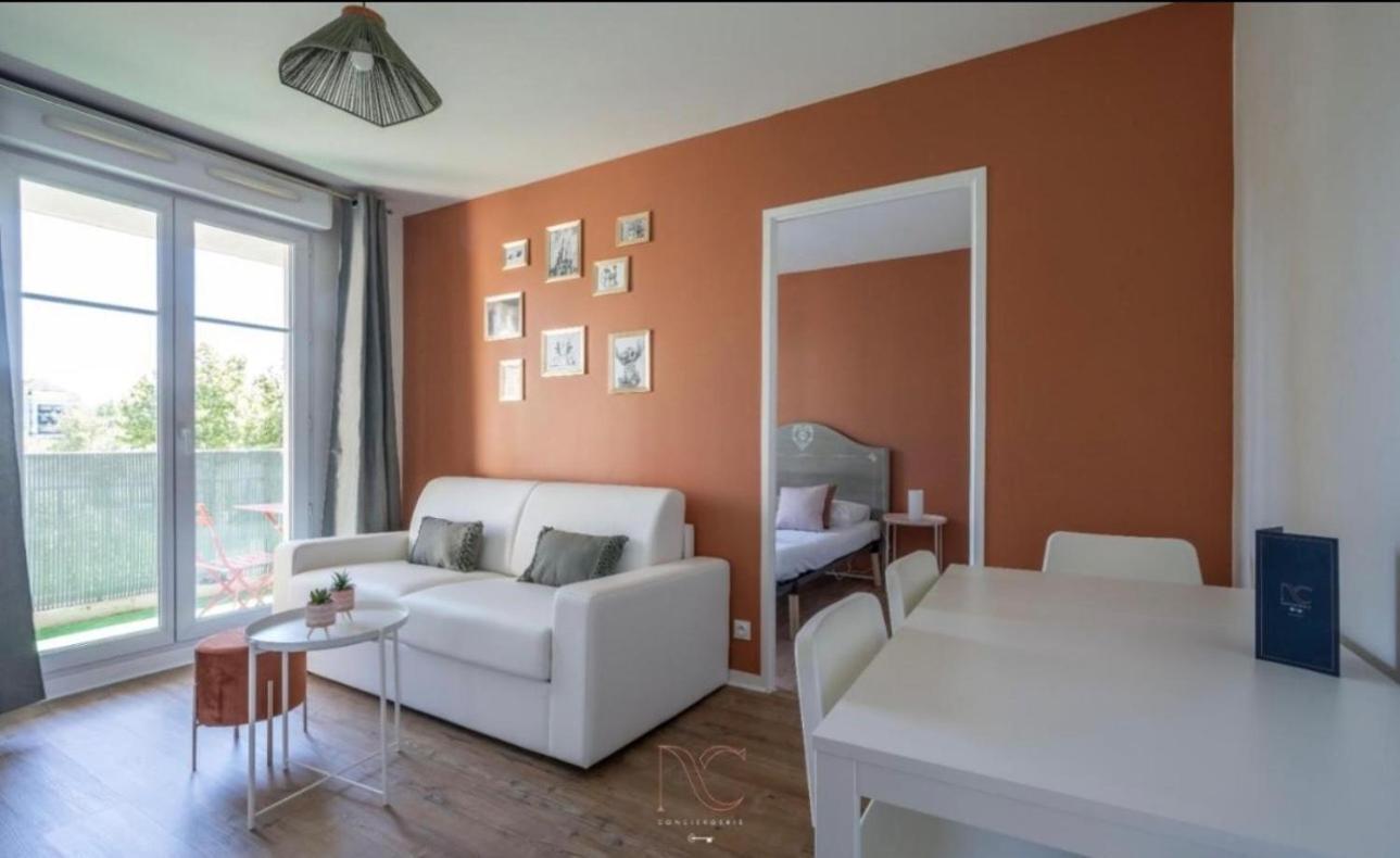 Appartement Castle - 10 Minutes De Disney Бюсси-Сен-Жорж Экстерьер фото