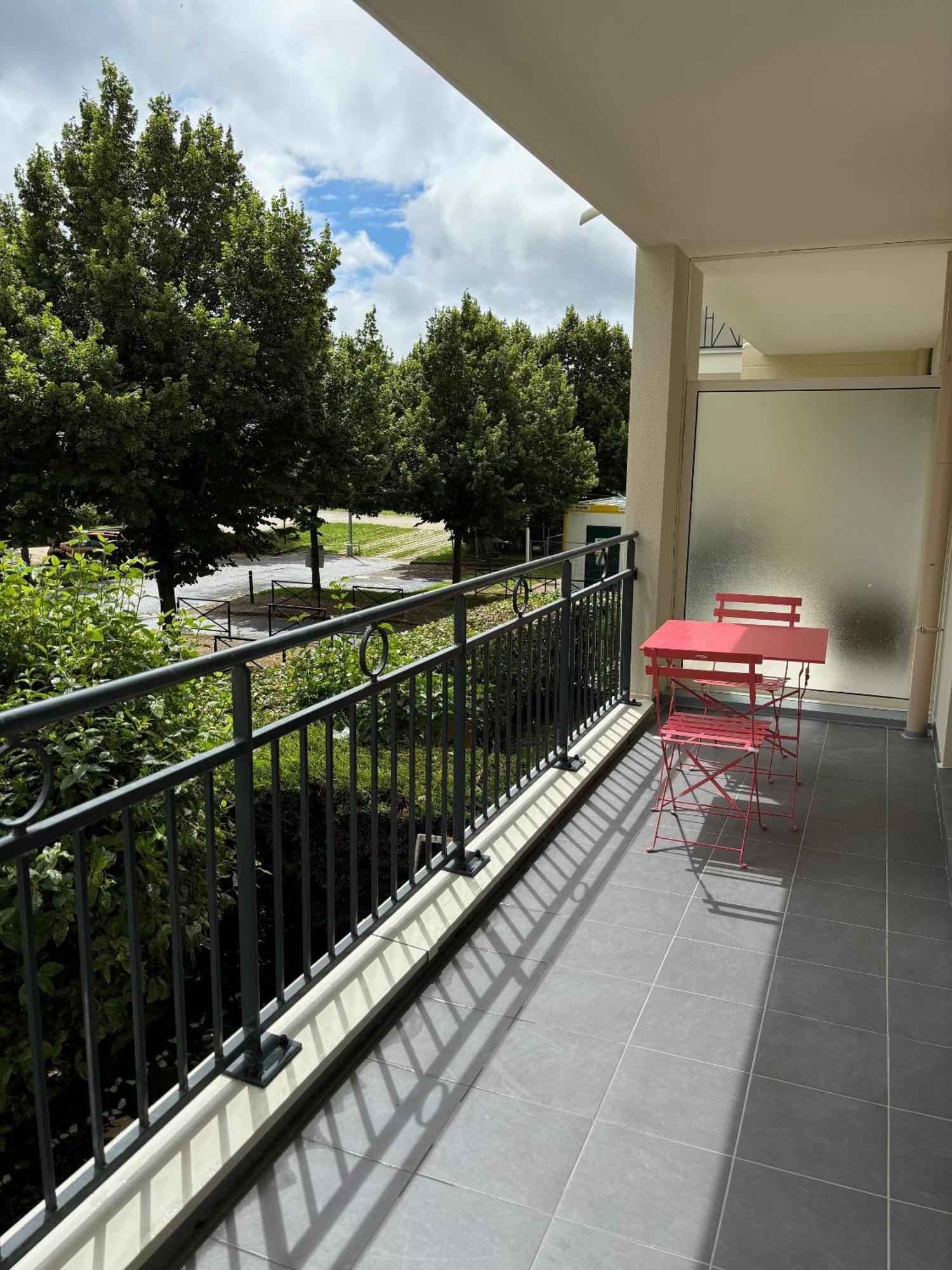 Appartement Castle - 10 Minutes De Disney Бюсси-Сен-Жорж Экстерьер фото