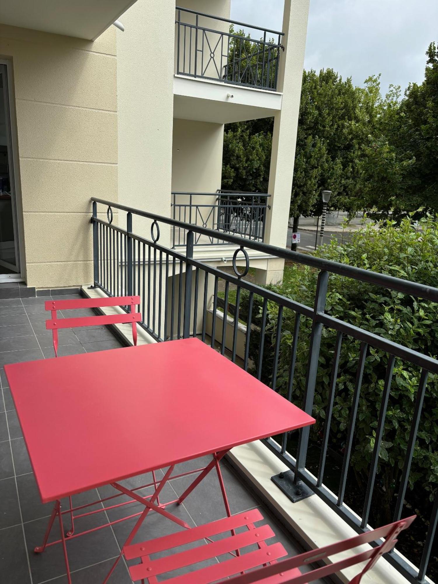 Appartement Castle - 10 Minutes De Disney Бюсси-Сен-Жорж Экстерьер фото